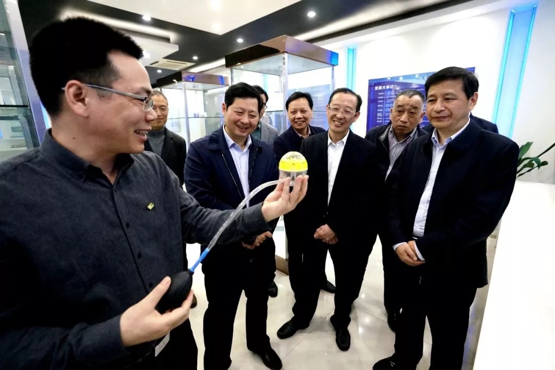 Tan Zhigui, director of the Standing Committee of the Municipal People's Congress, investigates Nano Technology